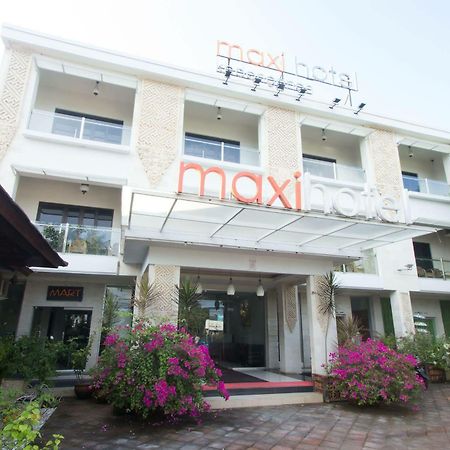 Maxi Hotel Kedonganan Jimbaran Esterno foto